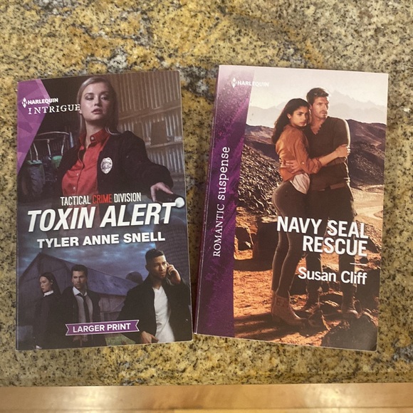 12 harlequin books - Picture 6 of 6